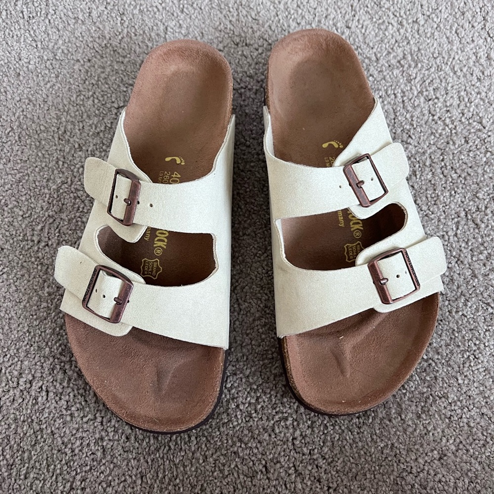 Cream suede Arizona Birkenstocks, 40